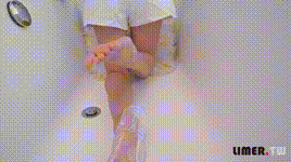 女主脚踩踏视频图片 - 美脚之家女王视觉艺术